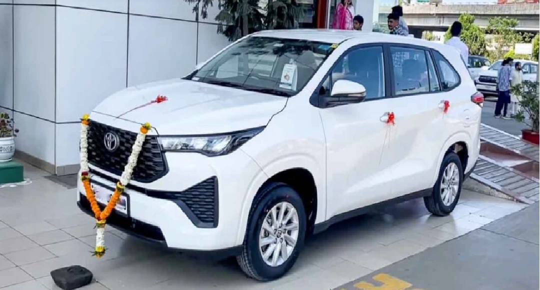 Toyota Innova Hycross